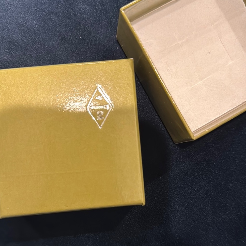 Van Clef Jewelry Box - Picture 4 of 4